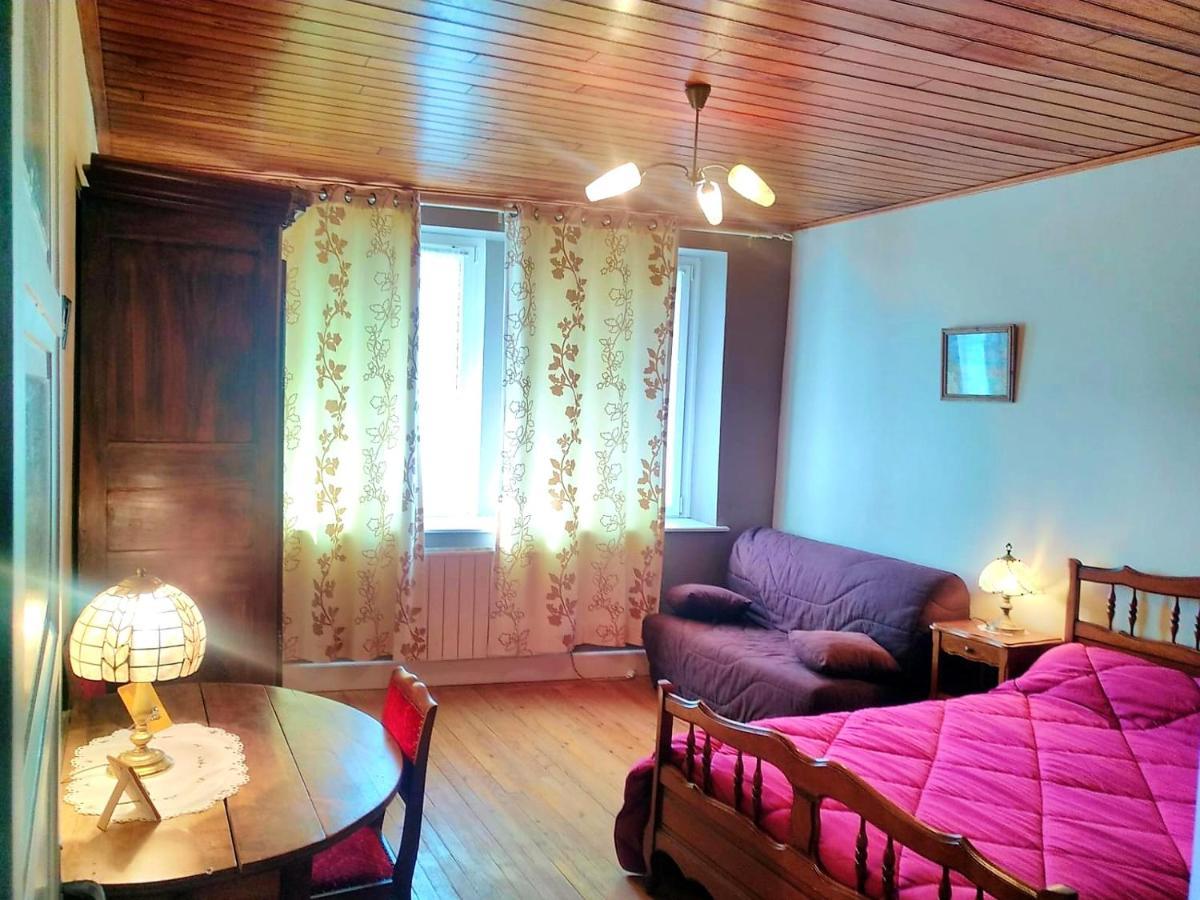 Maison Confortable Avec Vue Sur La Montagne A Charix Bagian luar foto