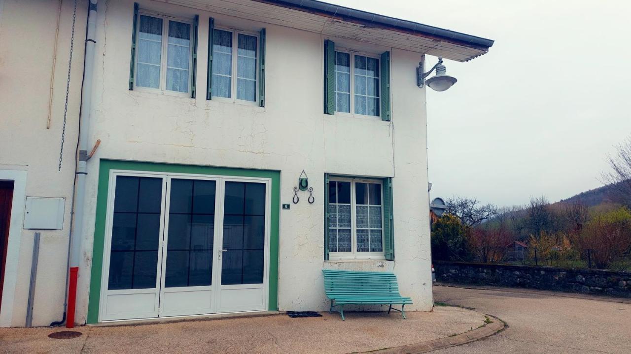 Maison Confortable Avec Vue Sur La Montagne A Charix Bagian luar foto